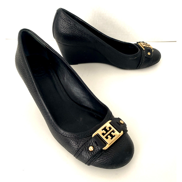 Tory Burch Ambrose Black Wedge Pump Leather Round Toe Slip On Gold Logo 5.5 - Picture 2 of 9